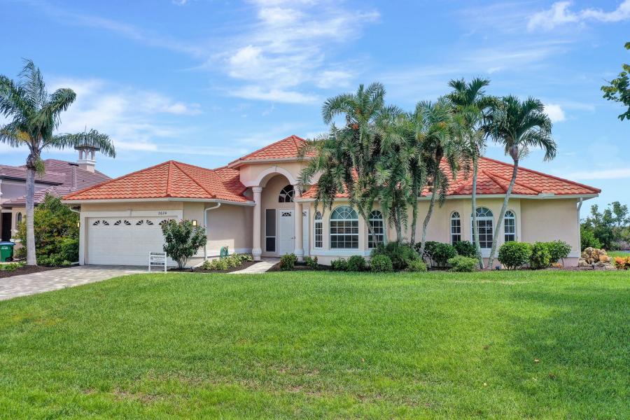 Cape Coral garden with optimal watering in 2025