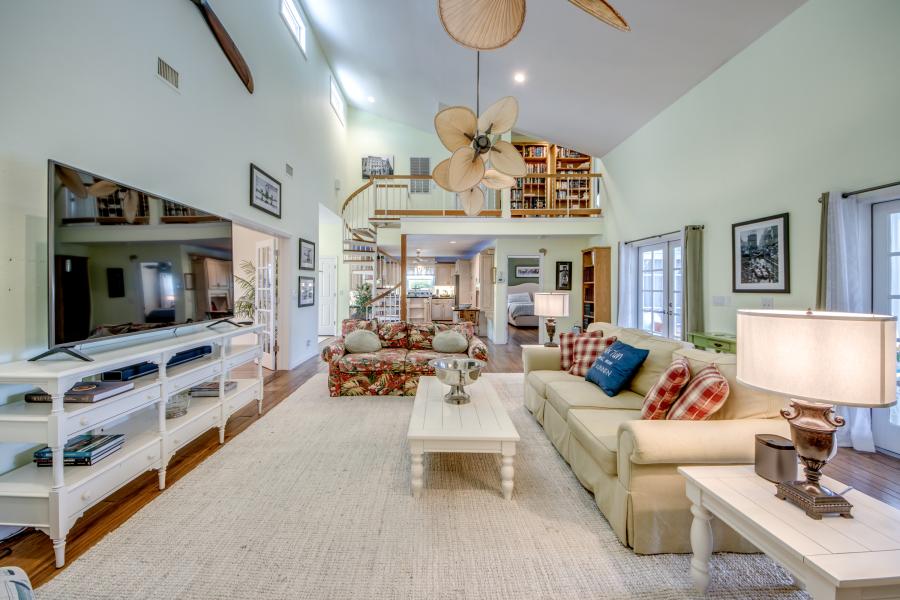 17-Family-Room
