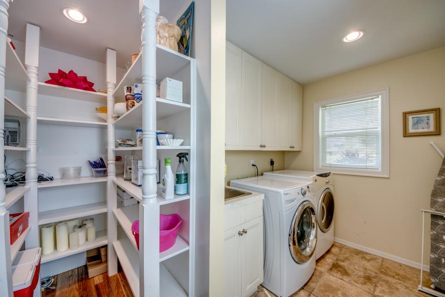 29-Pantry-Laundry-Room