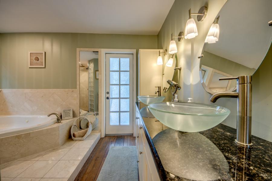 41-Master-Closet-Bathroom