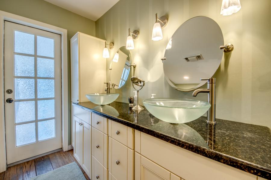 42-Master-Closet-Bathroom