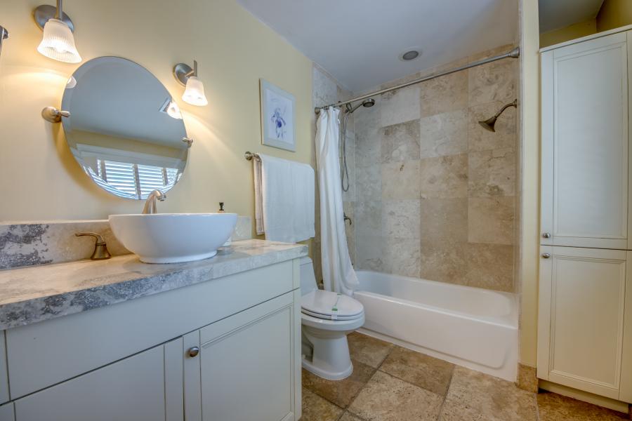 48-Guest-Bathroom