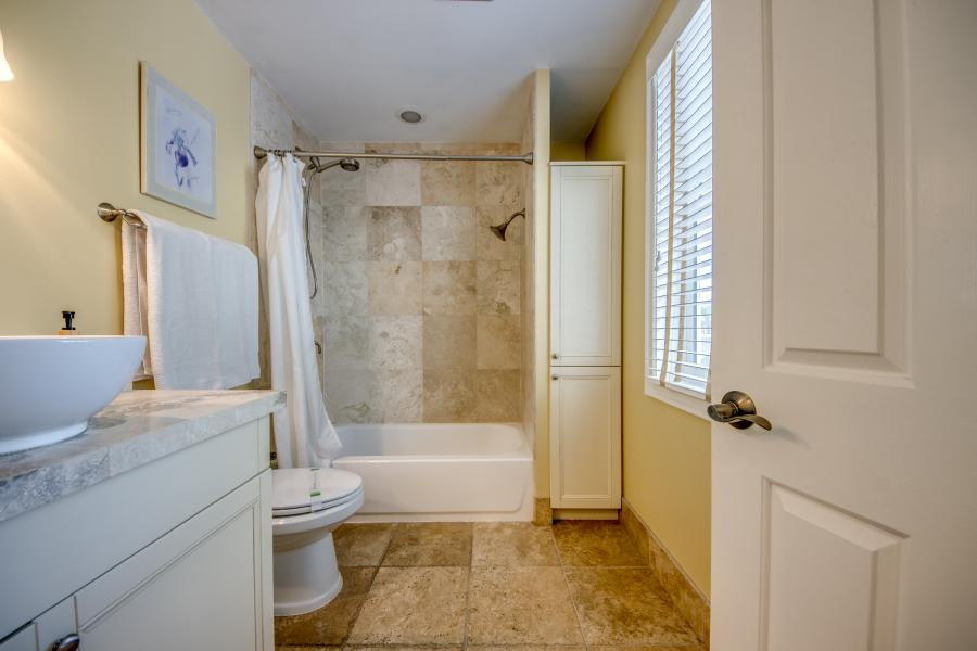 49-Guest-Bathroom